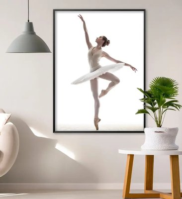 Tânără balerină într-o fustă de balet albă Dev14826 фото
