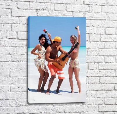 Постер Парень с гитарой и девушки, танцы на пляже Tan18141 фото
