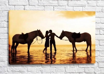 Постер Целующаяся пара на пляже с лошадьми Fig16677 фото