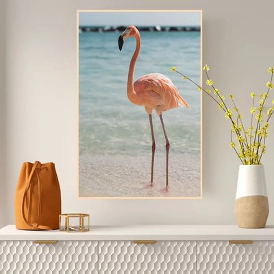 Flamingo roz pe plajă ZHi14561 фото