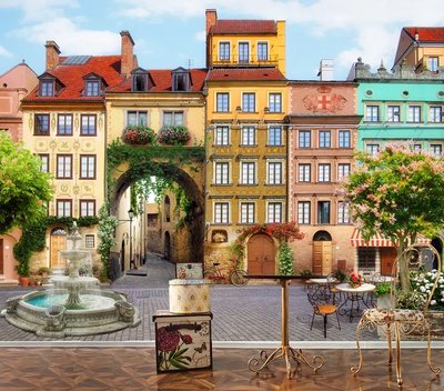 Fațade ale unui oraș european și o fântână pe o piață pavată Fre262 фото