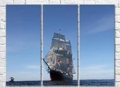 Триптих Корабль с поднятыми белыми парусами в море Mor9913 фото