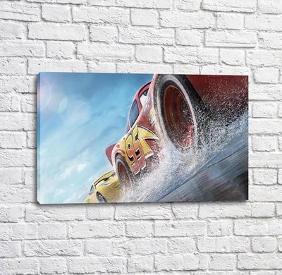 Poster Cruz și McQueen pe o pistă udă Mul16283 фото