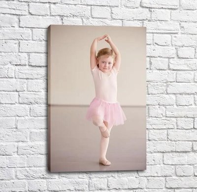 Постер Маленькая девочка в балетном классе, балет Tan17585 фото