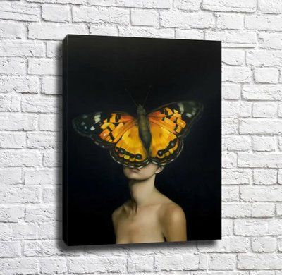 Fată nudă și fluture portocaliu pe fundal negru Emi14910 фото