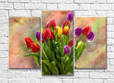 Яркий весенний букет из разноцветных тюльпанов TSv5428 фото
