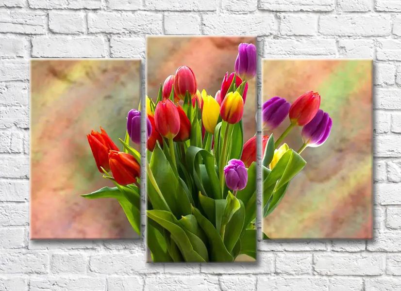 Яркий весенний букет из разноцветных тюльпанов TSv5428 фото