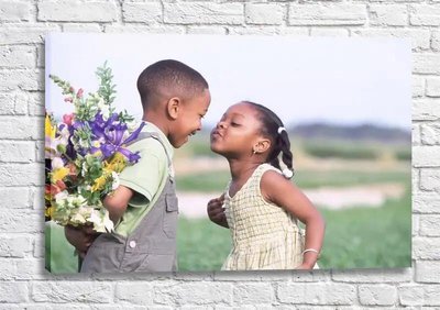 Poster Doi copii își dau unul altuia flori și sărutări Fig16652 фото