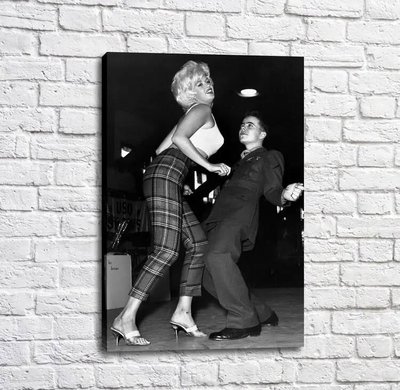 Постер Актриса Джейн Мэнсфилд на танцах, черно белый стиль Tan18194 фото