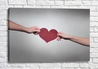 Постер Две руки дарят бумажное сердце Fig16654 фото