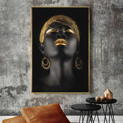 Femeie africană pe un fundal negru, cu buze aurii și bijuterie Dev14867 фото