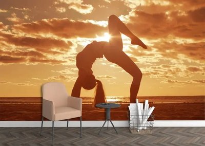 Фотообои Девушка гимнастака на пляже, солнце Spo3052 фото