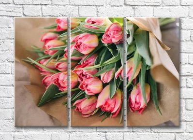 Букет пышных розовых тюльпанов в крафтовой бумаге TSv5458 фото