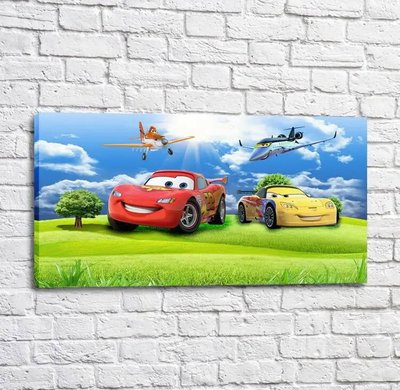 Poster Fulger McQueen și avioane pe fundalul unui câmp verde și al cerului Mul16341 фото